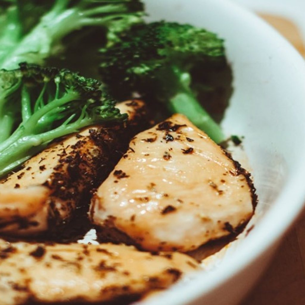 Toasted broccoli and chicken pieces